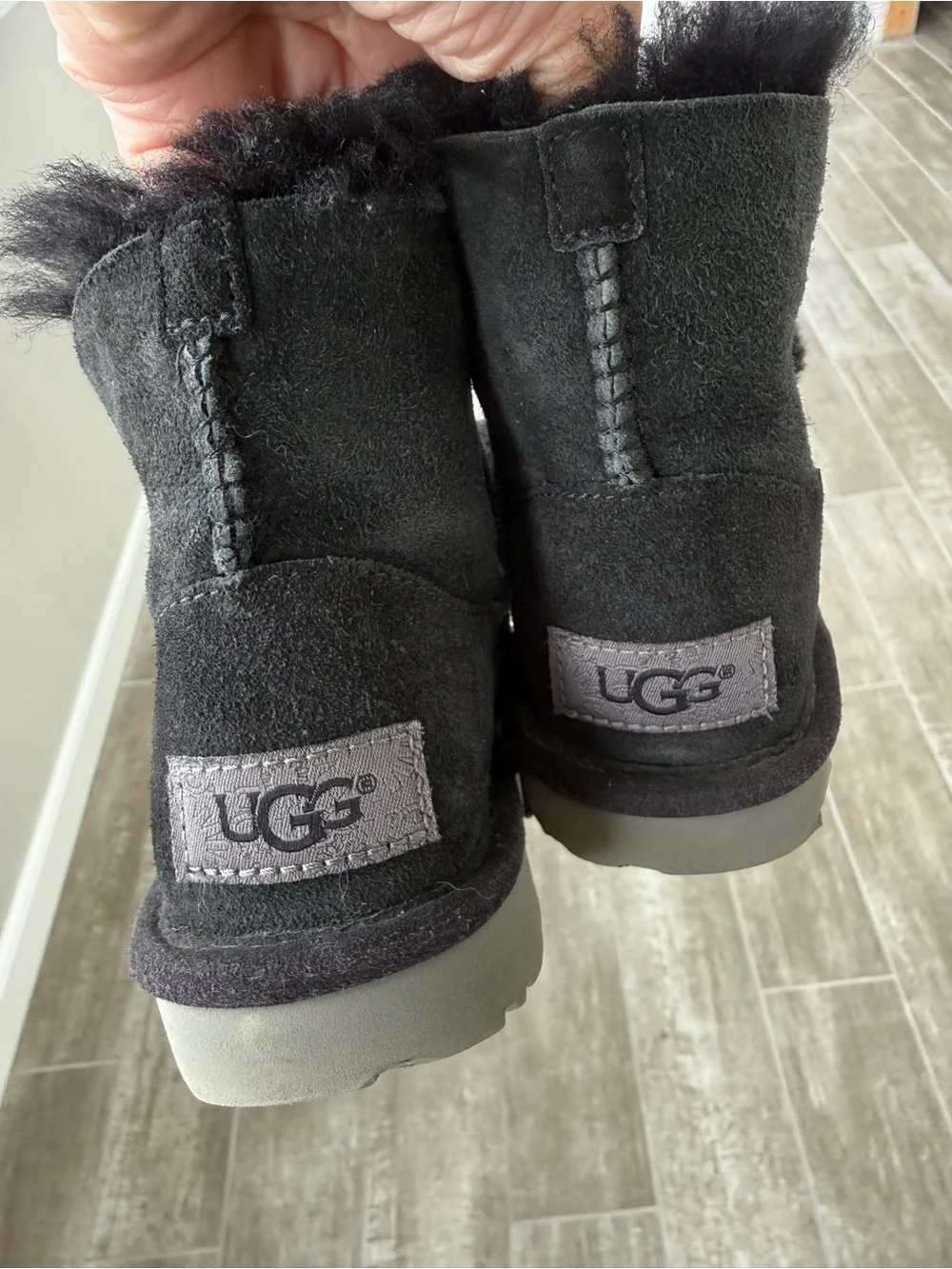 UGG Bailey Bow (older style) Size 8 Booys Black Girl Winter Back to school fall